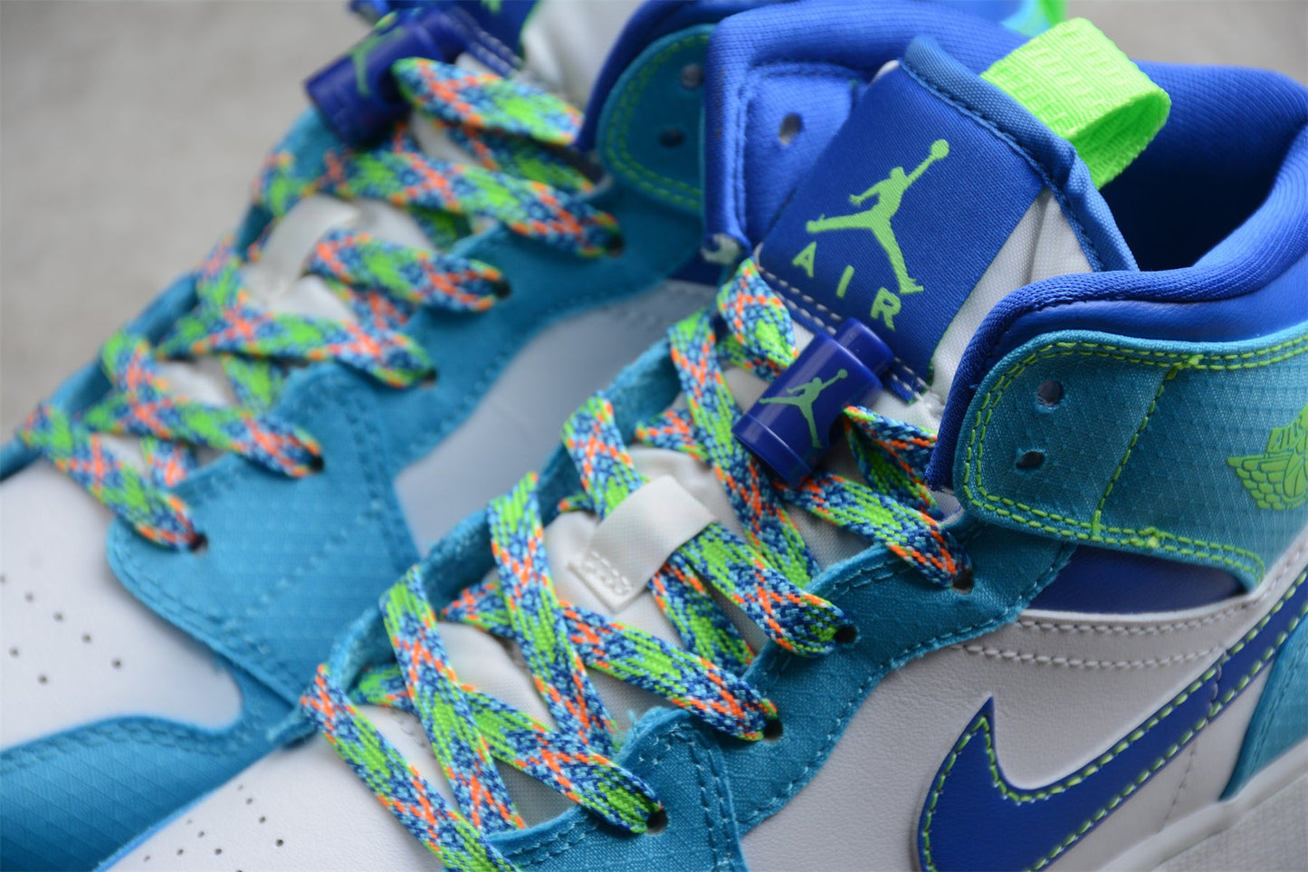Air Jordan 1 Mid SE GS 'Sprite Blue'