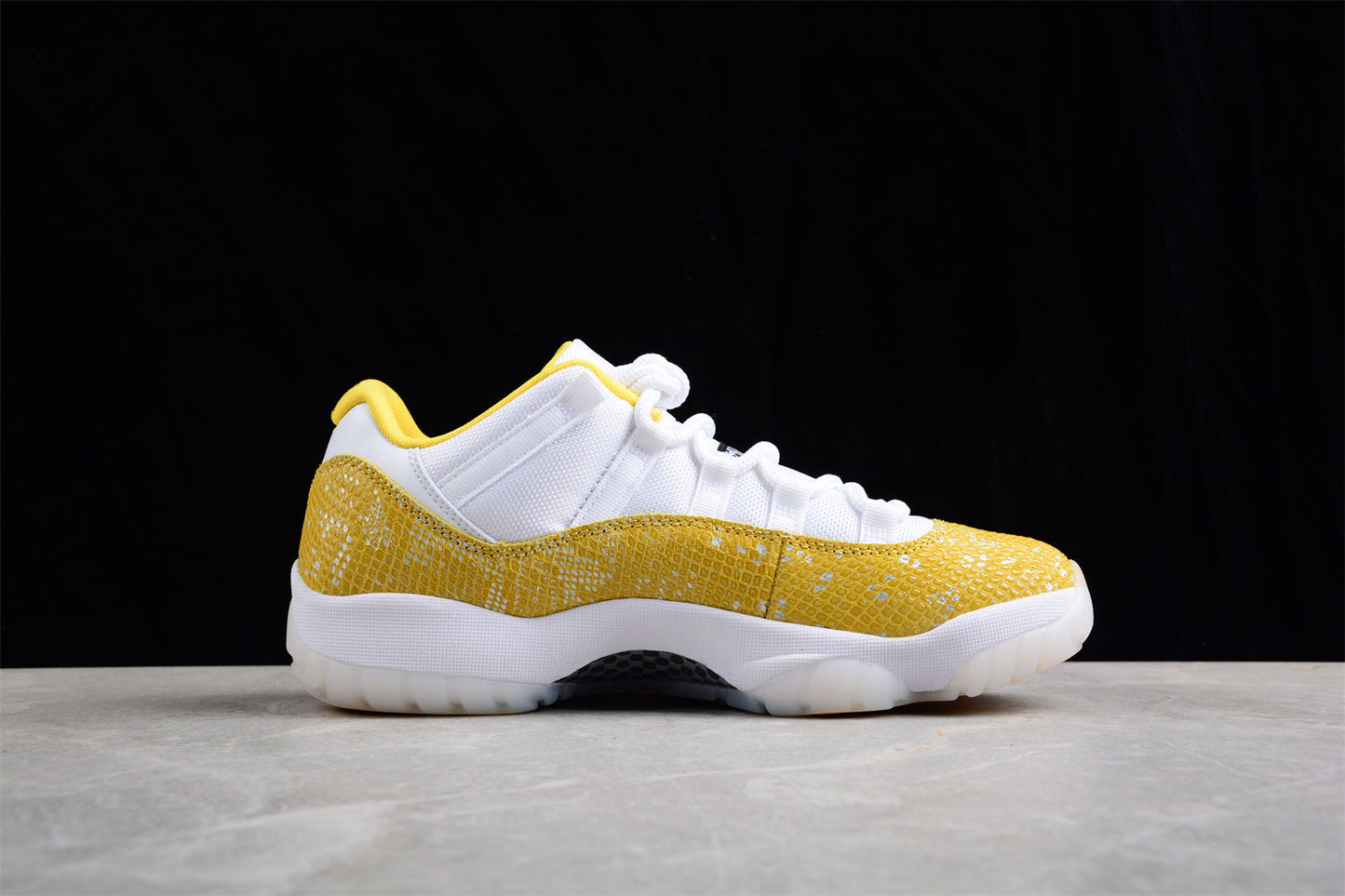 Air Jordan AJ11 Low SE "Yellow Snakeskin"