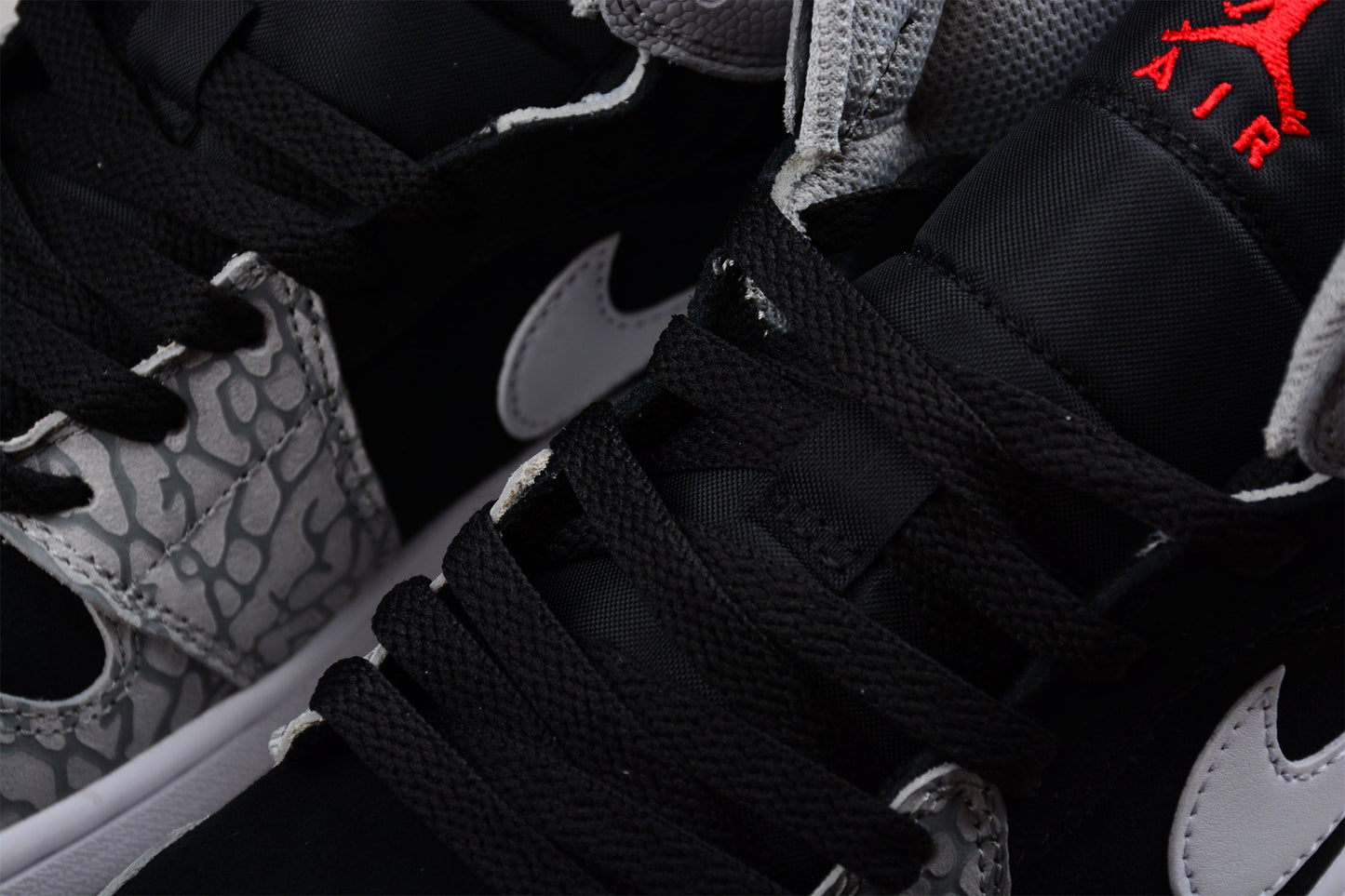 Air Jordan 1 Mid SE "Elephant Toe"