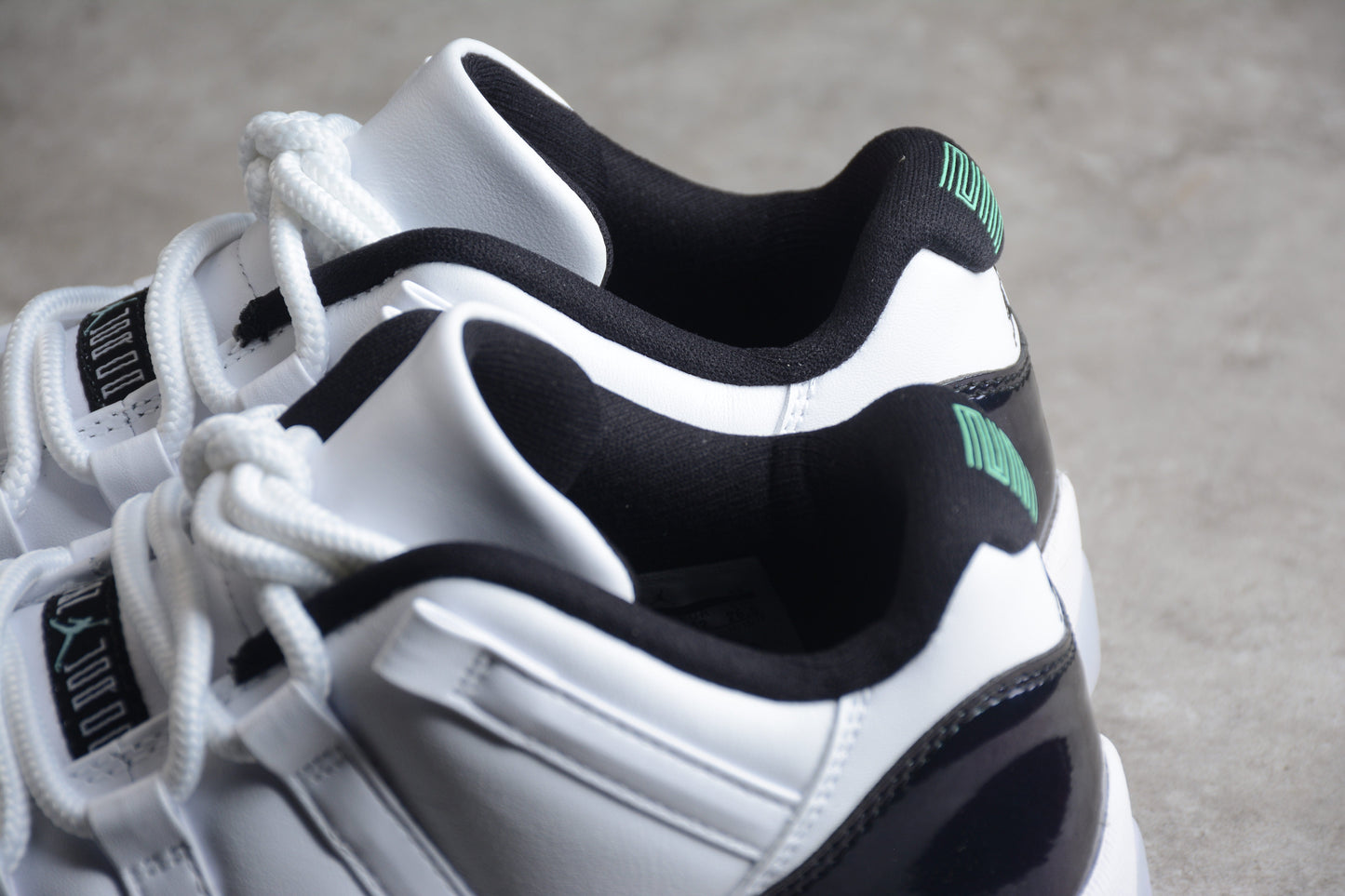Air Jordan 11 Low " Easter "