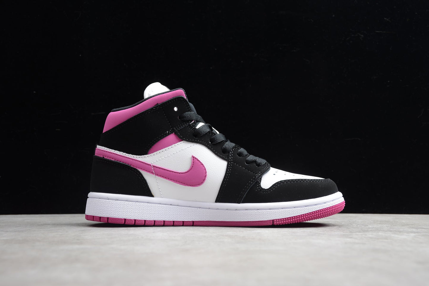 Nike Air Jordan 1 Mid "Magenta"