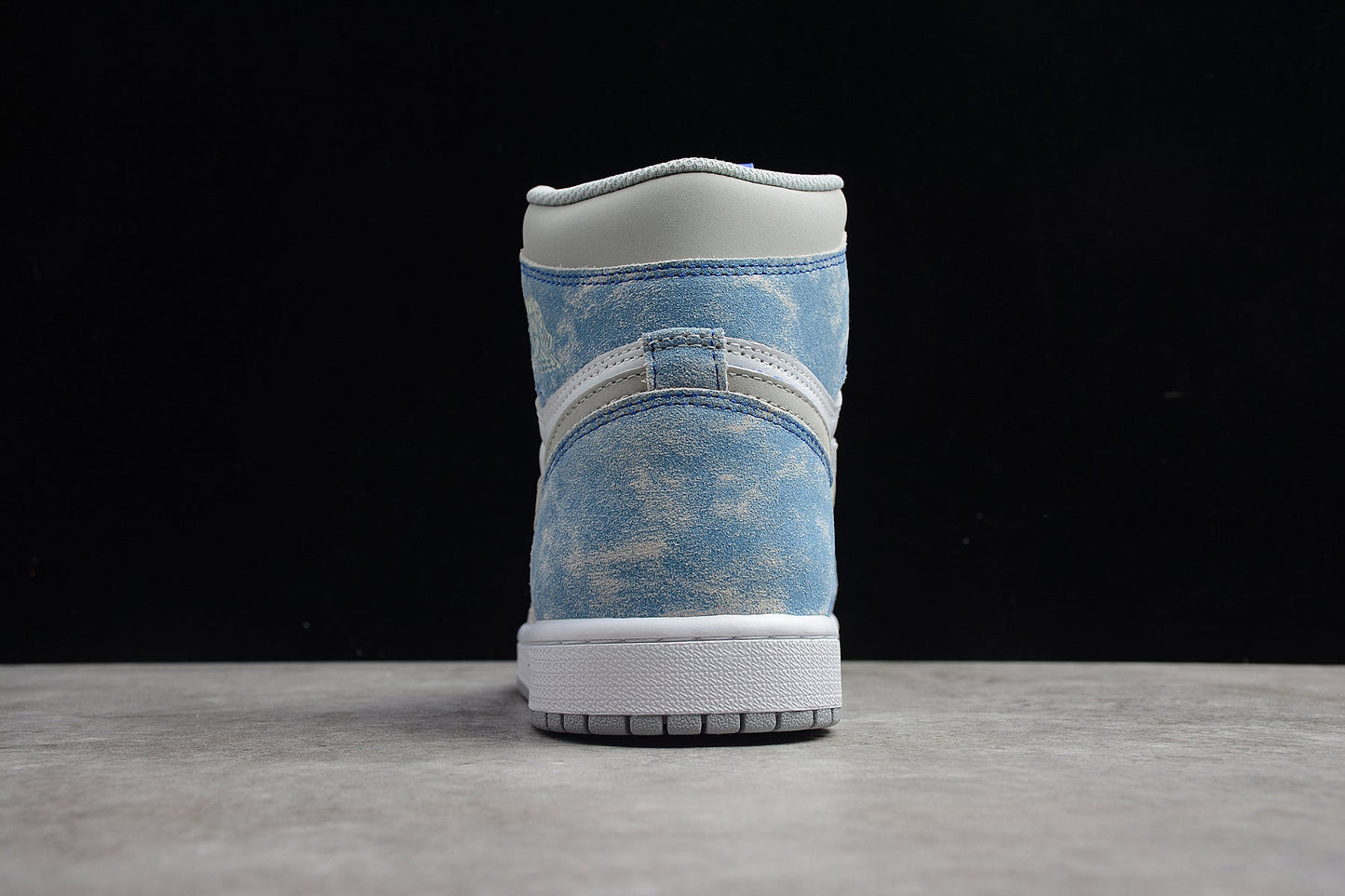 Air Jordan 1 Retro High OG "Hyper Royal"