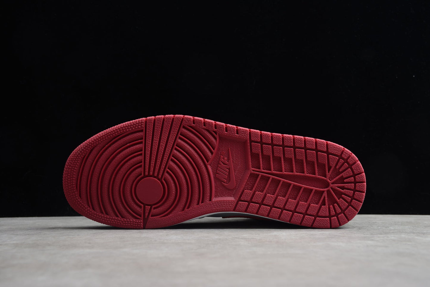 Nike Air Jordan 1 Mid "Bred Toe" (Black/Red/White)