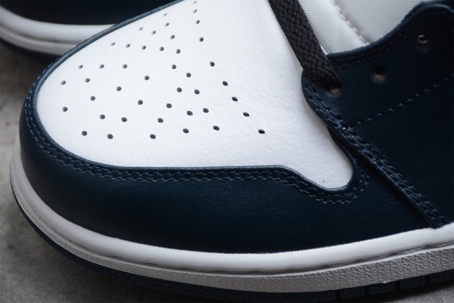 Nike Air Jordan 1 Mid "Armory Navy/White"