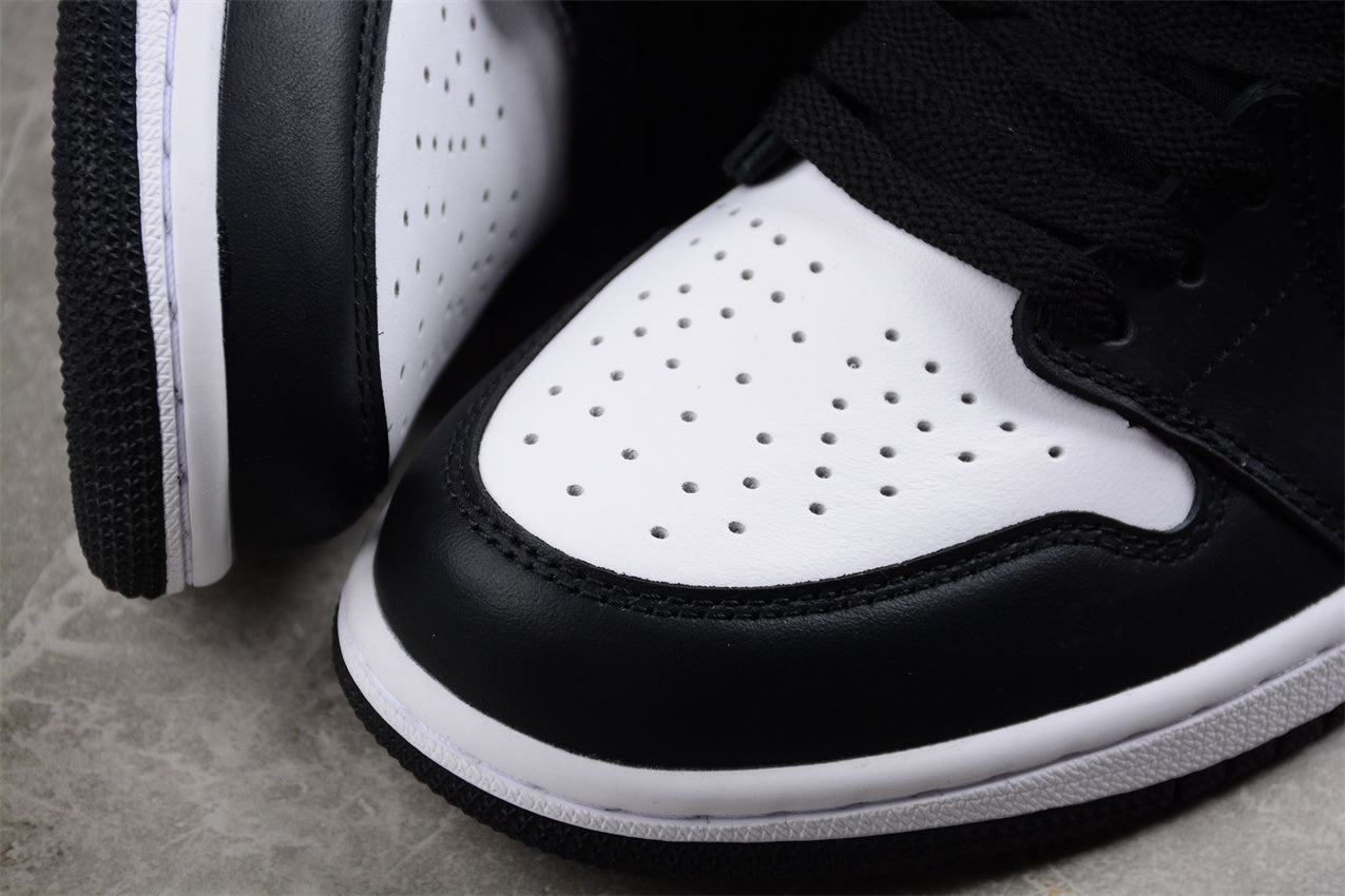 Air Jordan 1 High OG “Reverse Panda”