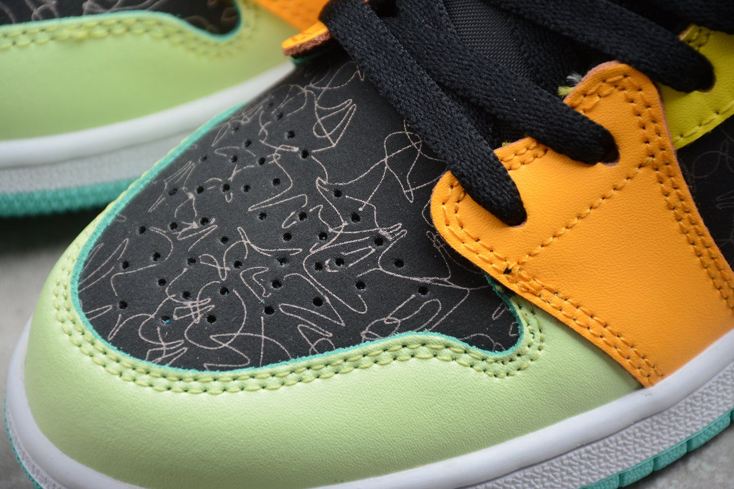 Nike Air Jordan 1 Mid SE GS "Clover Aurora Green"