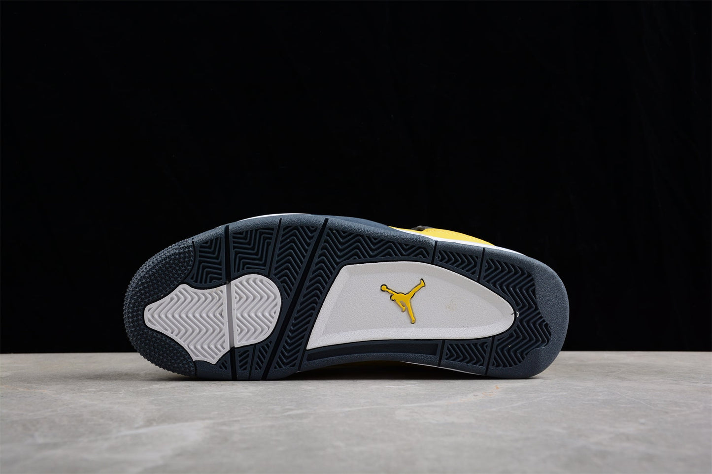 Air Jordan 4 Retro "Lightning"