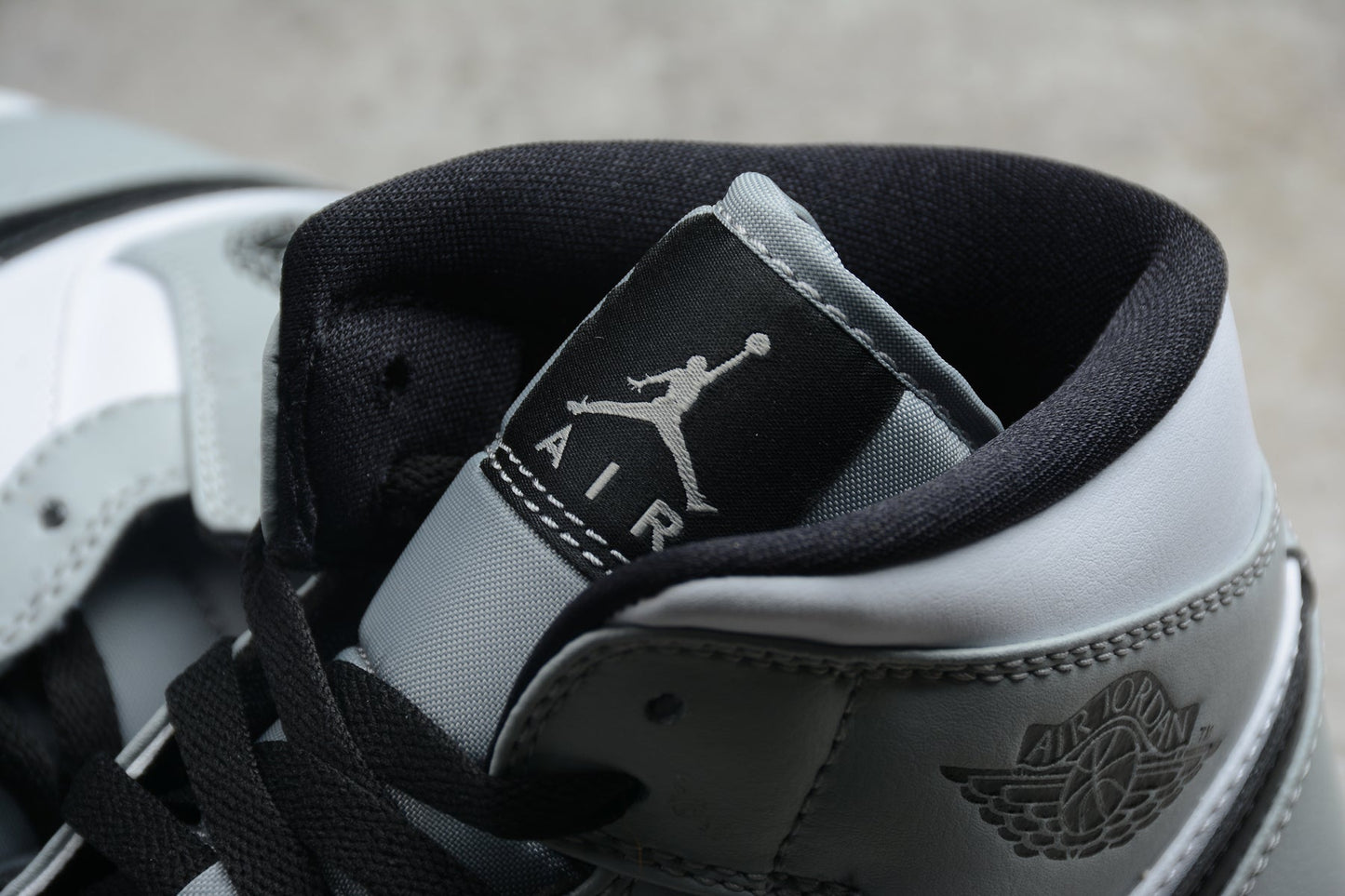 Nike Air Jordan 1 Mid "Light Smoke Grey"