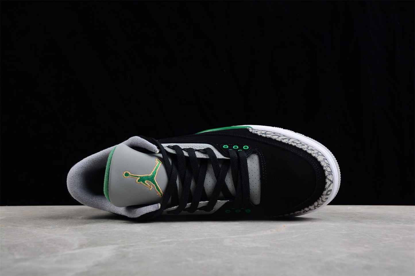 Nike Air Jordan 3 Retro "Pine Green"