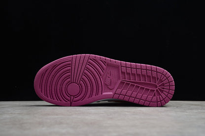 Nike Air Jordan 1 Mid Familia Sneakers