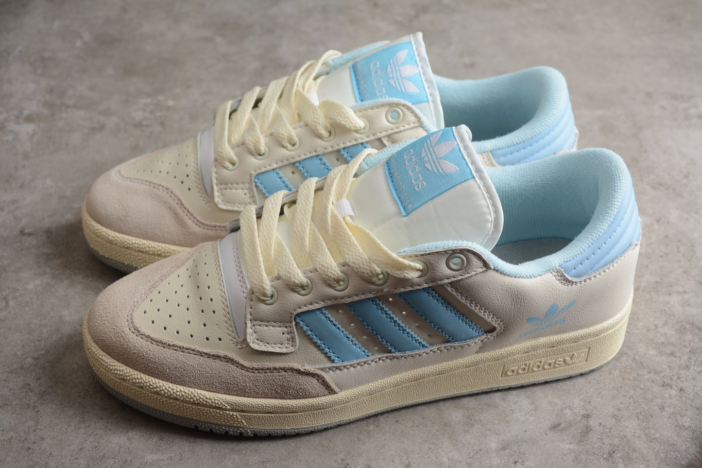 adidas Forum 84 Low CL in Off‑White / Preloved Blue
