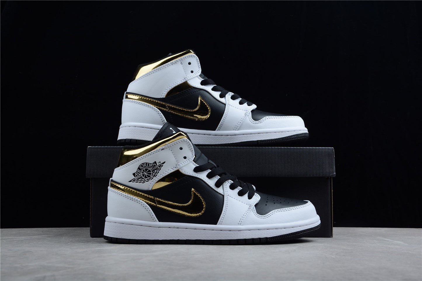 Nike Air Jordan 1 Mid GS White Gold Black