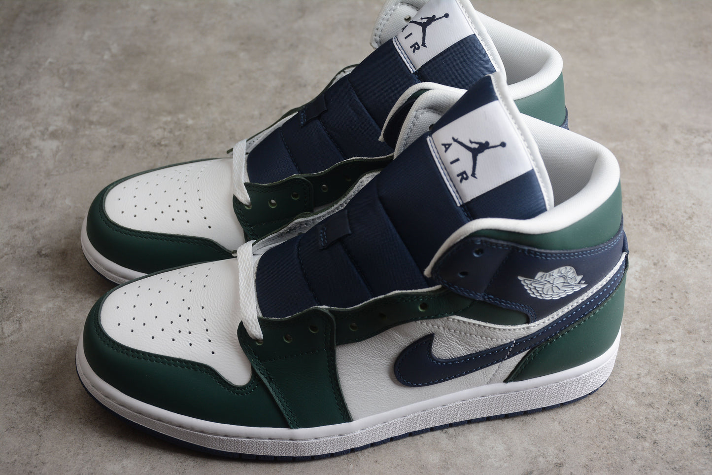 Nike Air Jordan 1 Mid SE "Seahawks"