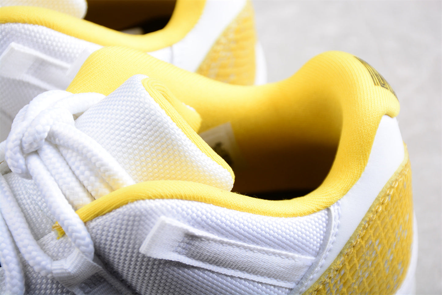 Air Jordan AJ11 Low SE "Yellow Snakeskin"