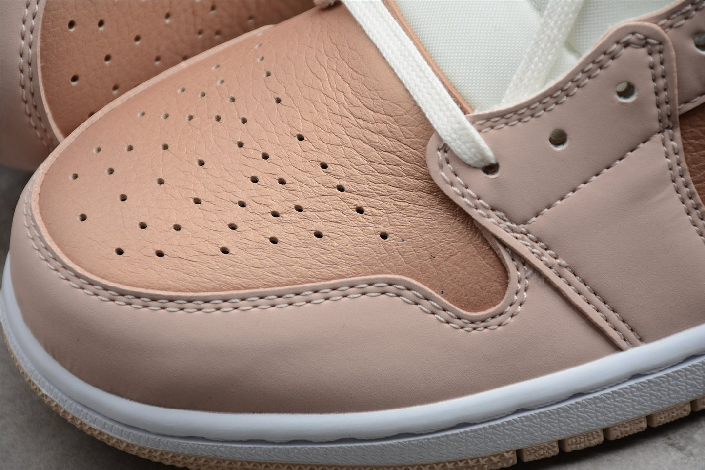 Air Jordan 1 Mid SE “Particle Beige”