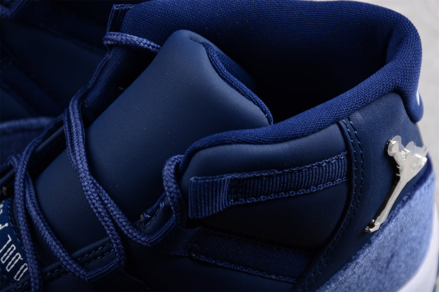 Air Jordan 11 Velvet "Midnight Navy"