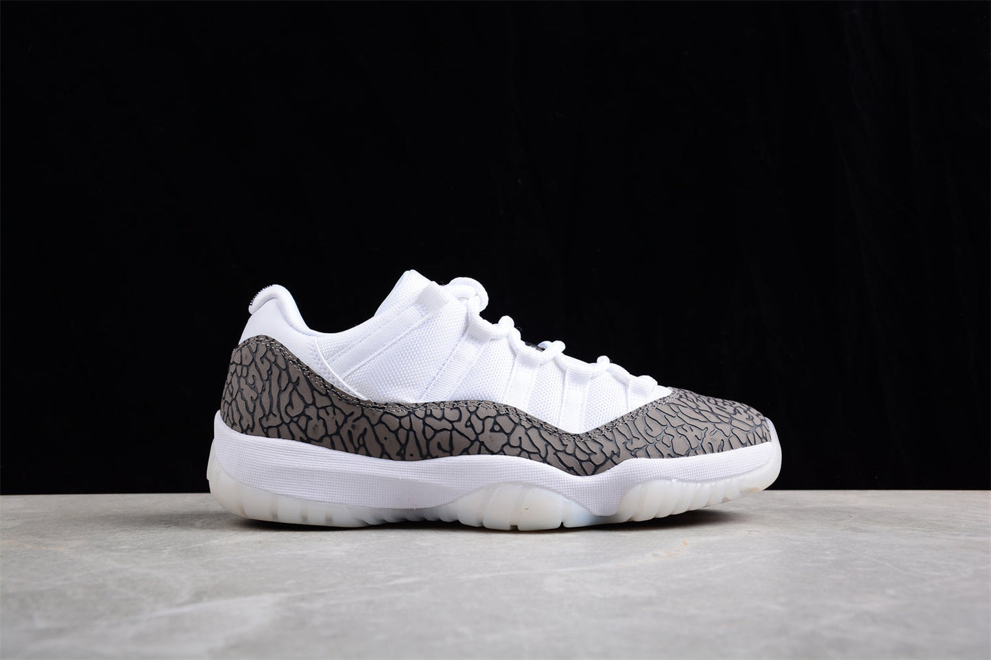 Air Jordan AJ11 Low "White Cement"