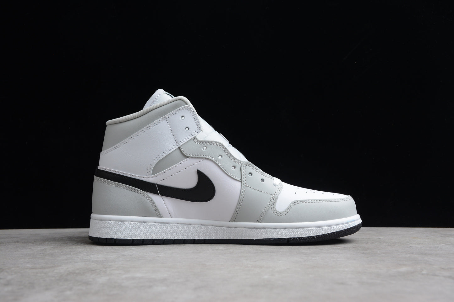 Nike Air Jordan 1 Mid "Grey Fog Black White"