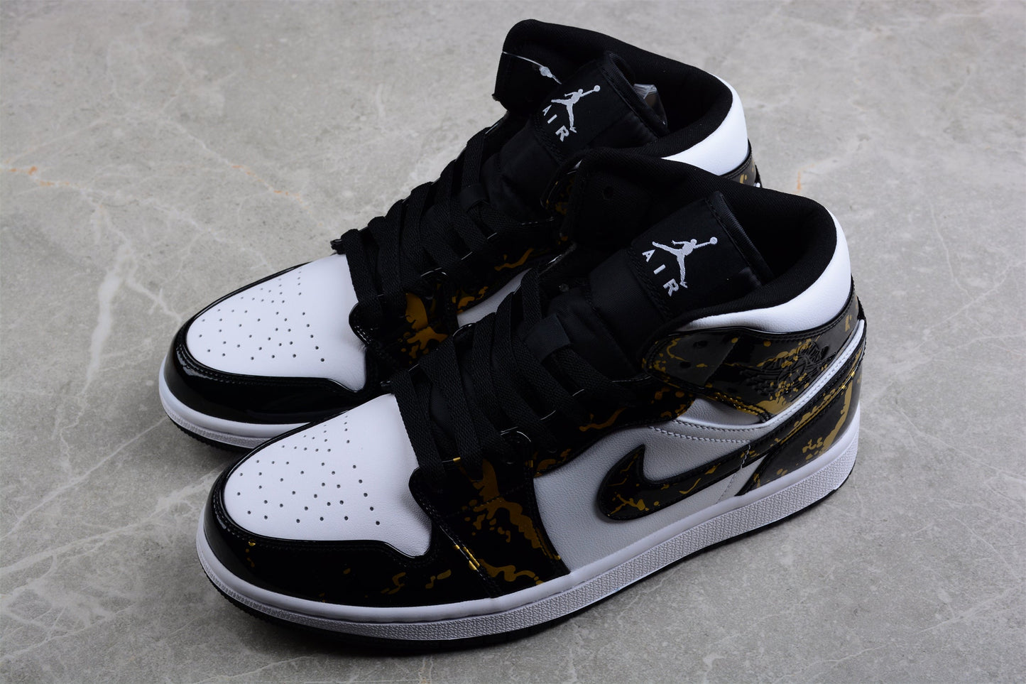 Air Jordan 1 Mid 'Patent Black White Gold'