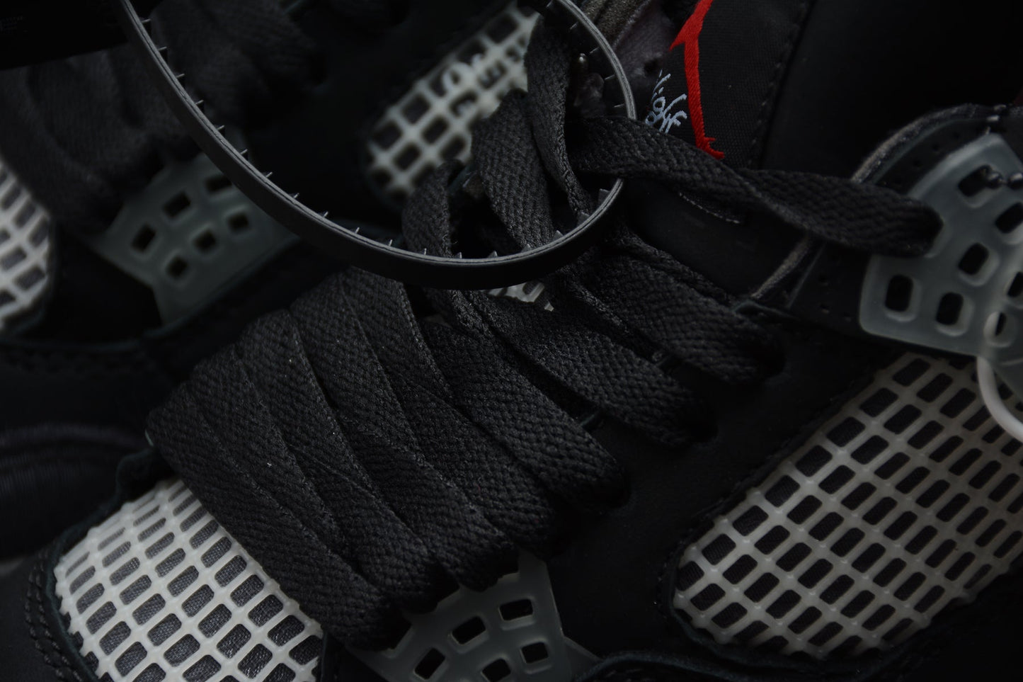Off-White x Air Jordan 4 “Bred”