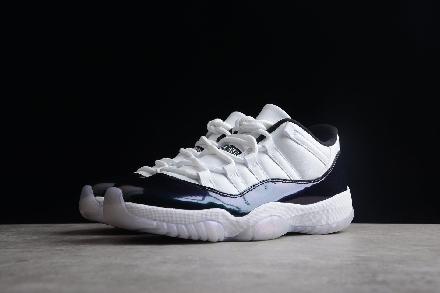 Air Jordan 11 Low " Easter "