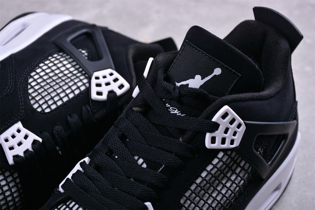 Air Jordan 4 Retro "White Thunder"