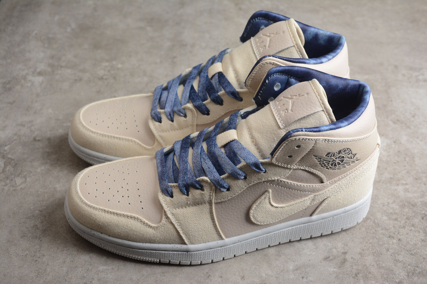 Air Jordan 1 Mid SE "Sanddrift"