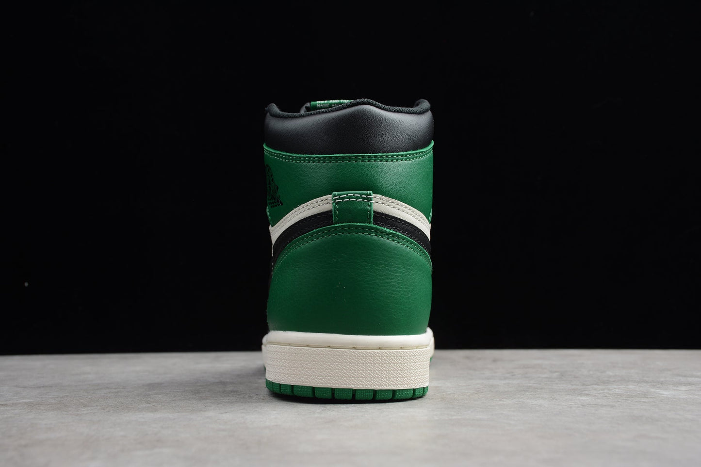 Air Jordan 1 Retro High OG 'Pine Green'