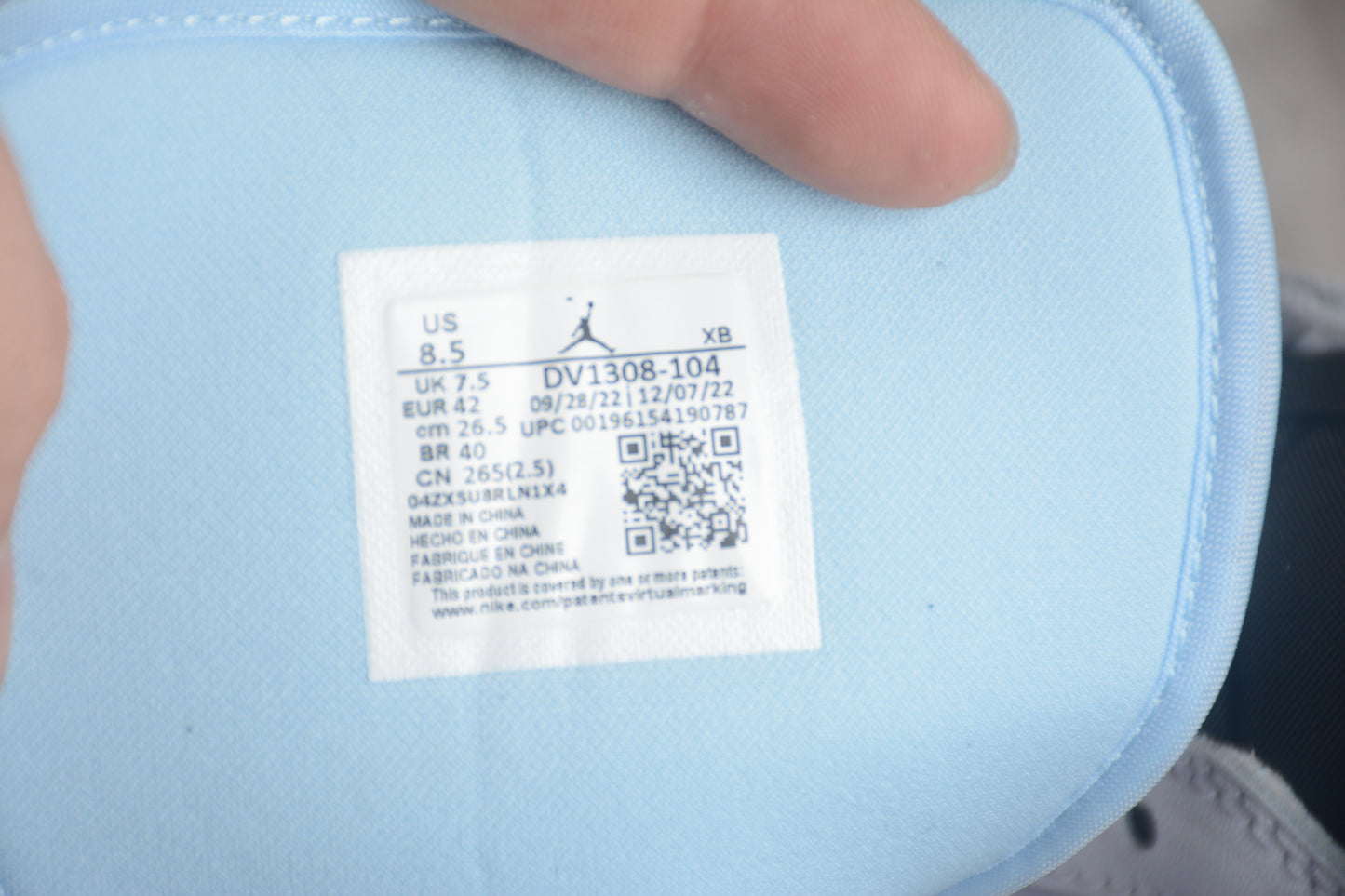 Nike Air Jordan 1 Mid SE "White Ice Blue Black UNC" GS