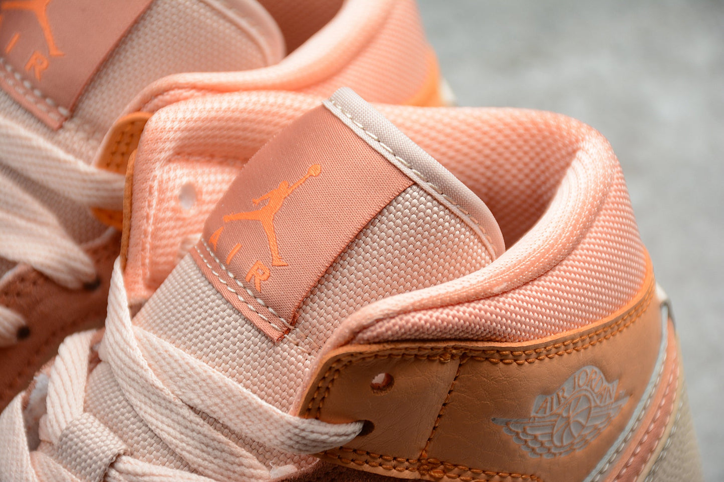 Nike Air Jordan 1 Mid "Apricot Orange"