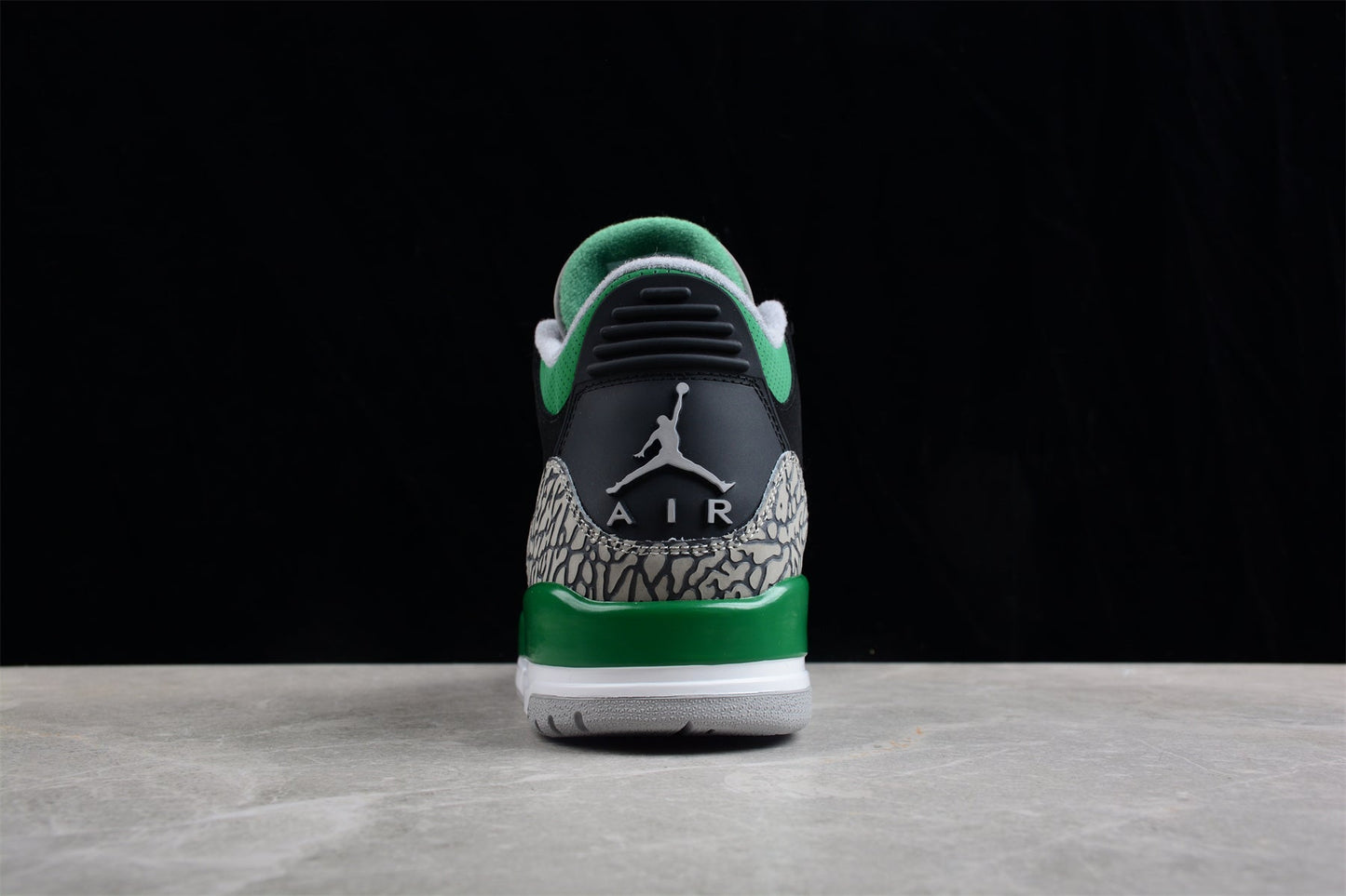 Nike Air Jordan 3 Retro "Pine Green"