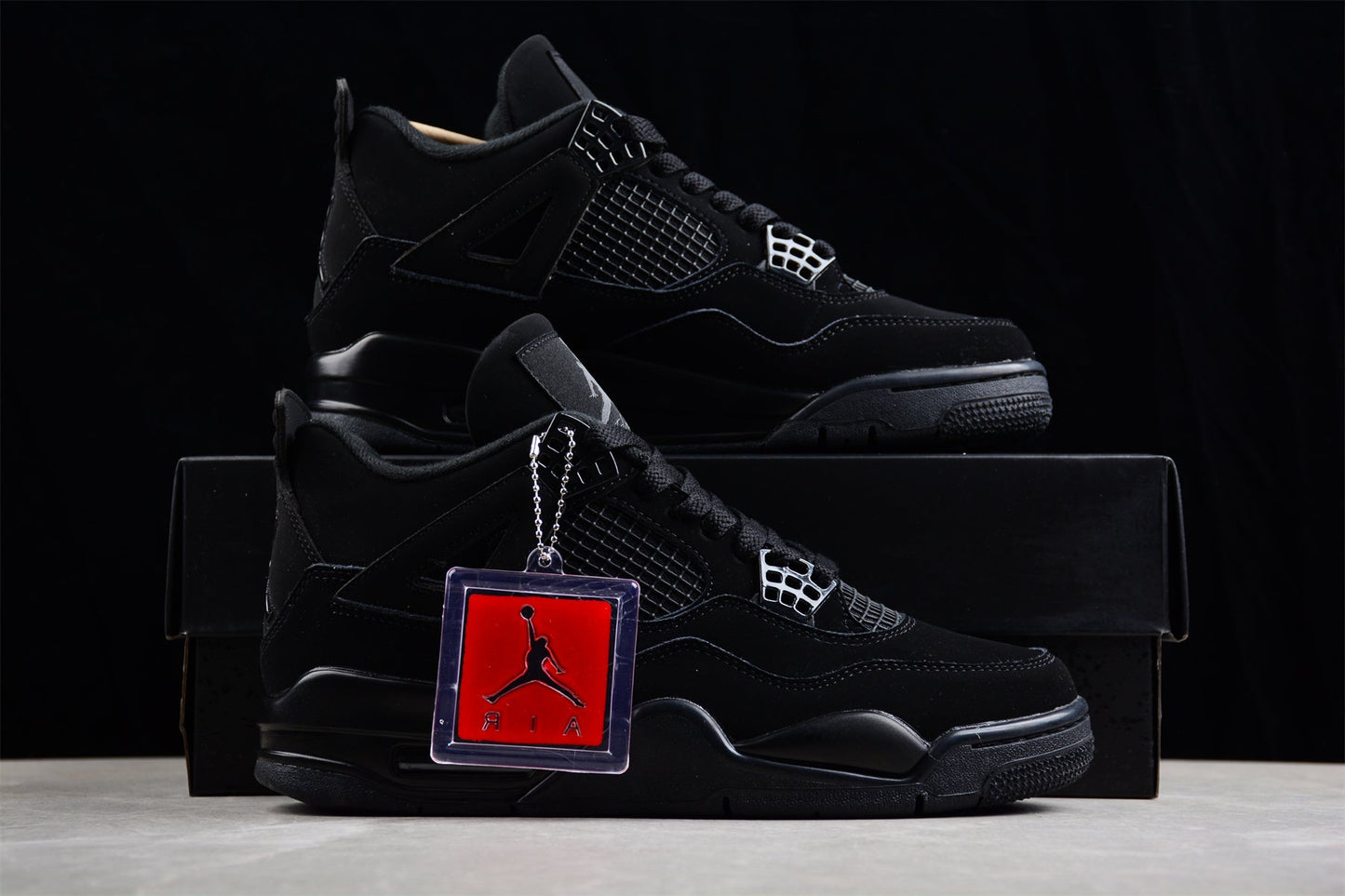 Air Jordan 4 Retro“Black Cat”