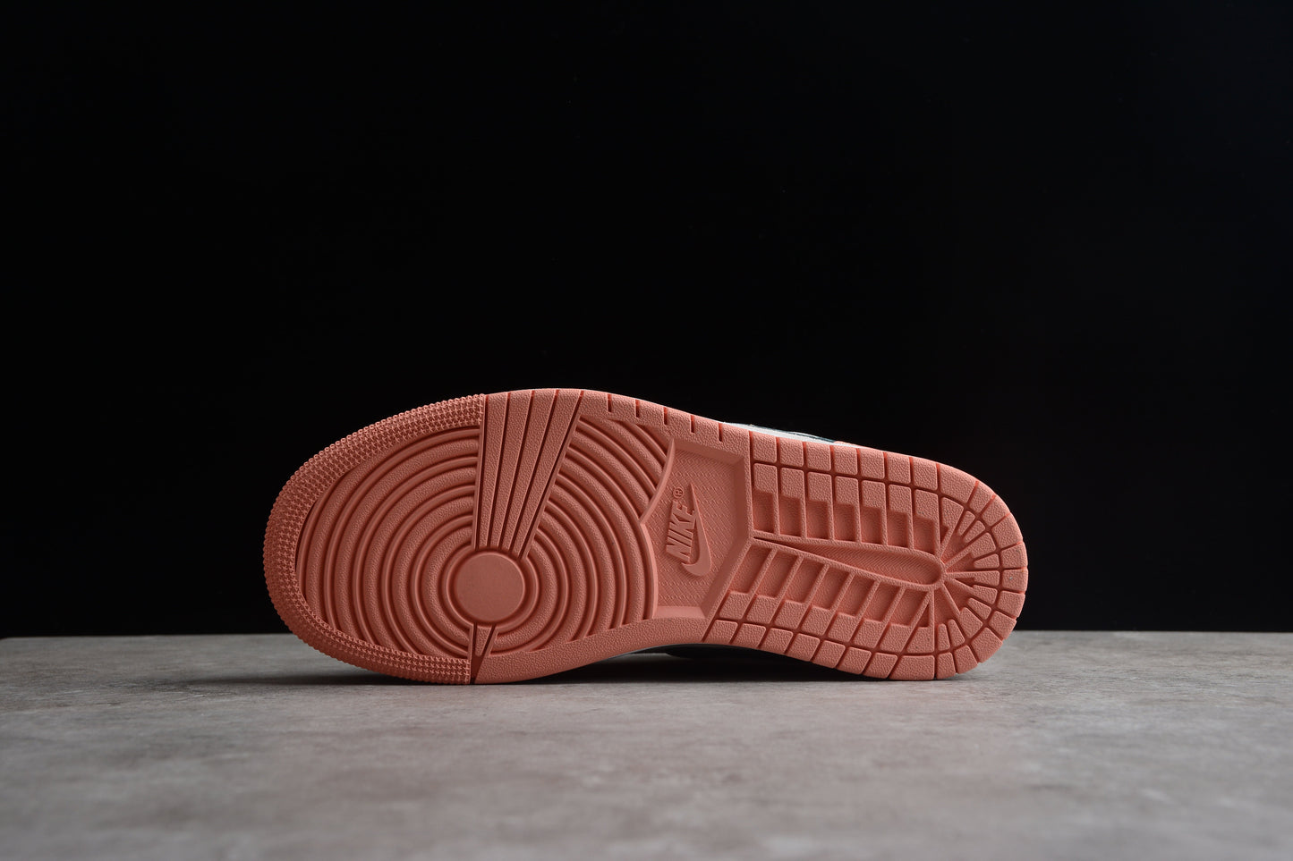 Air Jordan 1 Low "Light Madder Root"