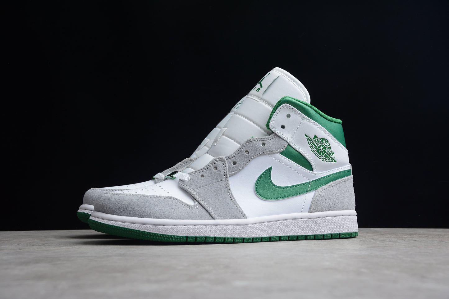 Air Jordan 1 Mid SE "Pine Green - Light Smoke Grey"