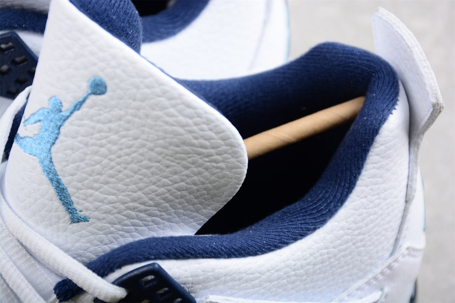 Air Jordan 4 "Columbia"