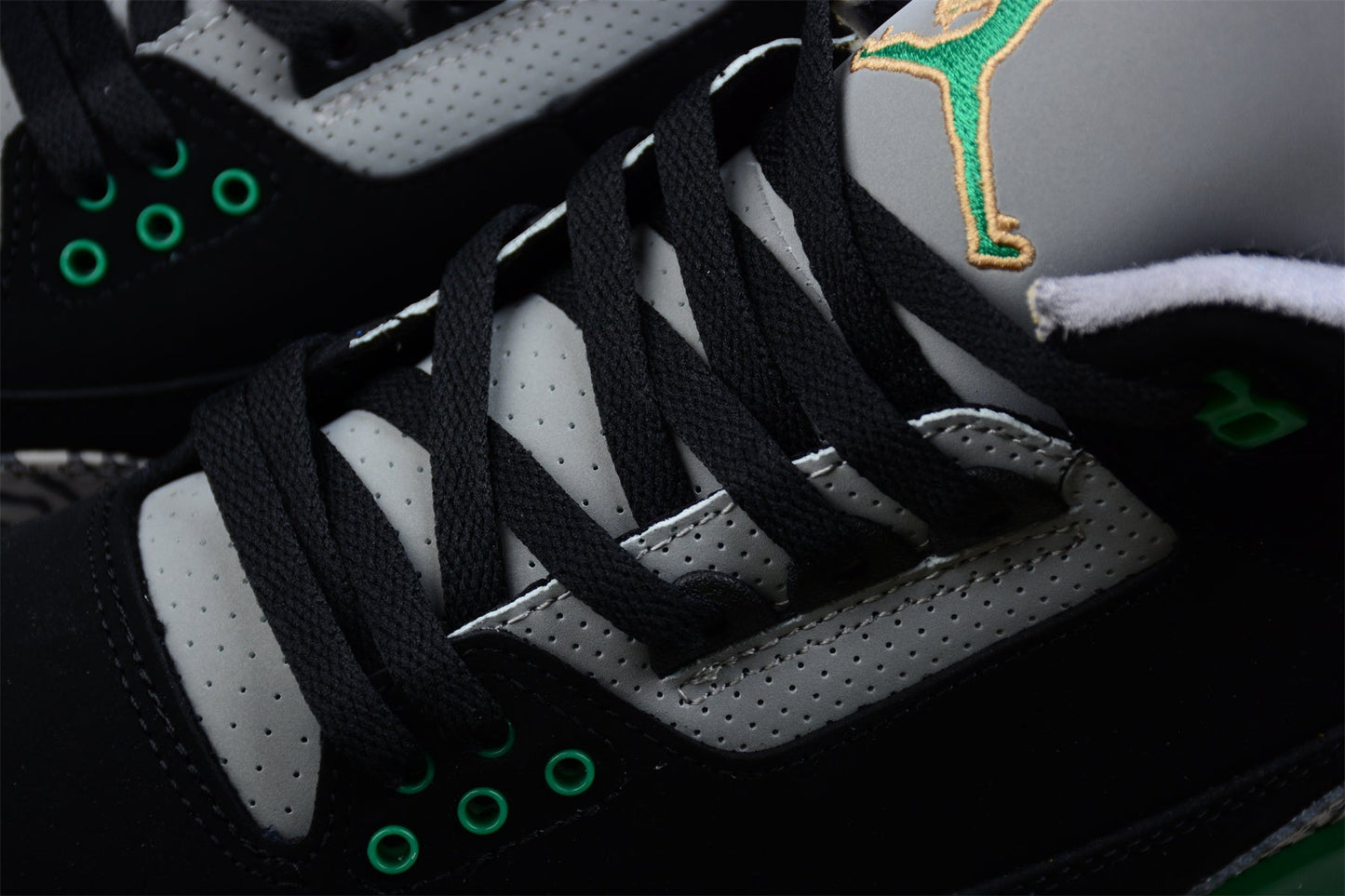 Nike Air Jordan 3 Retro "Pine Green"