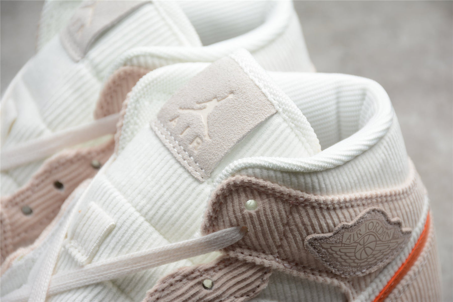 Air Jordan 1 Mid "Corduroy"