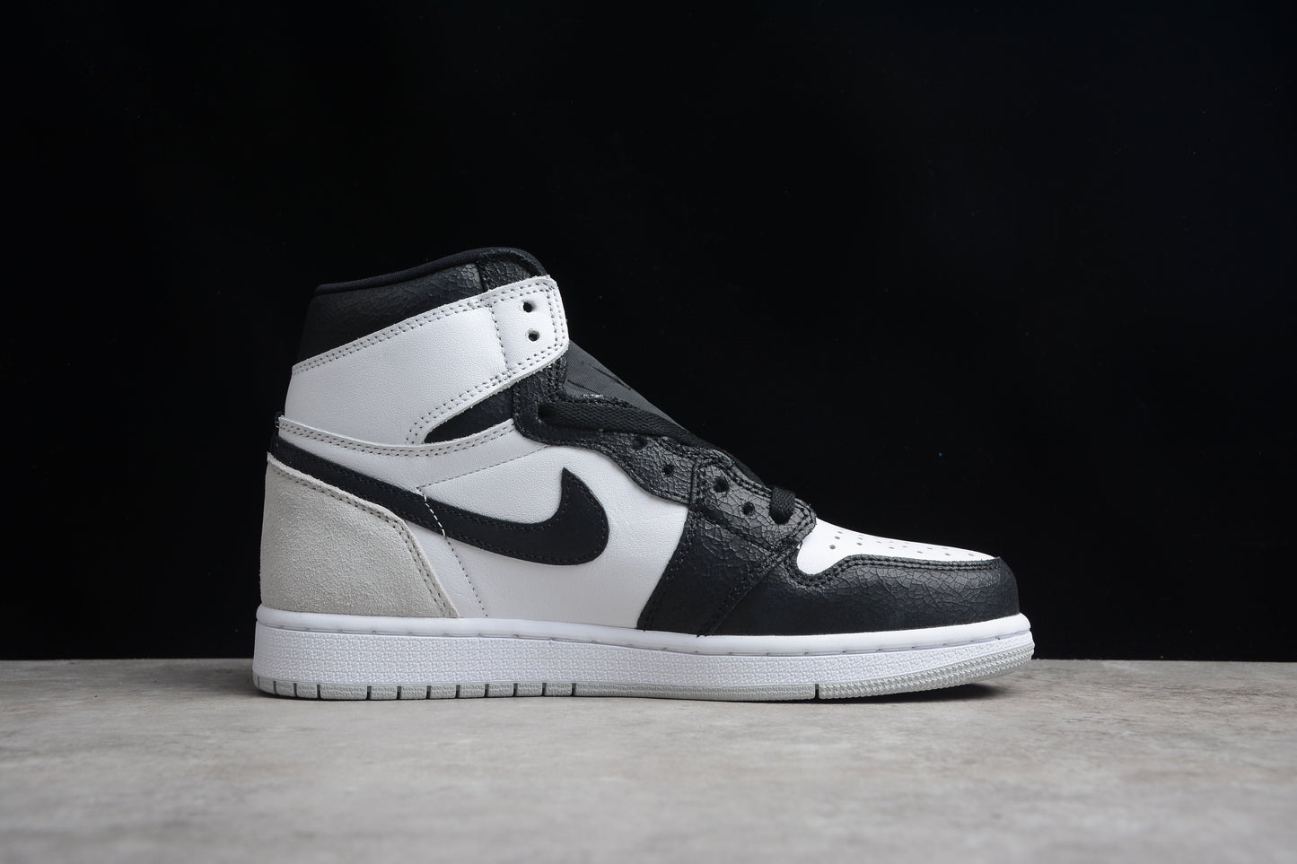 NIKE Air Jordan 1 High OG “Stage Haze”