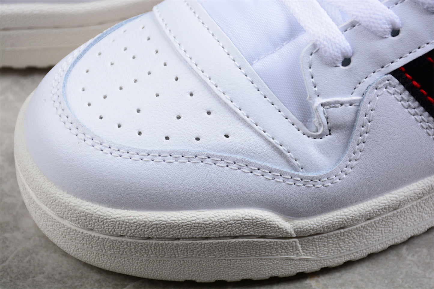 adidas Forum 84 Low Premium in Cloud White / Core Black / Easy Yellow