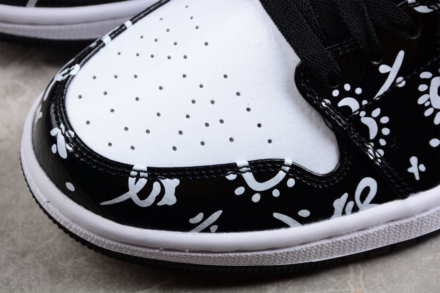 Air Jordan 1 Mid "Monochrome Splatter" Black/White