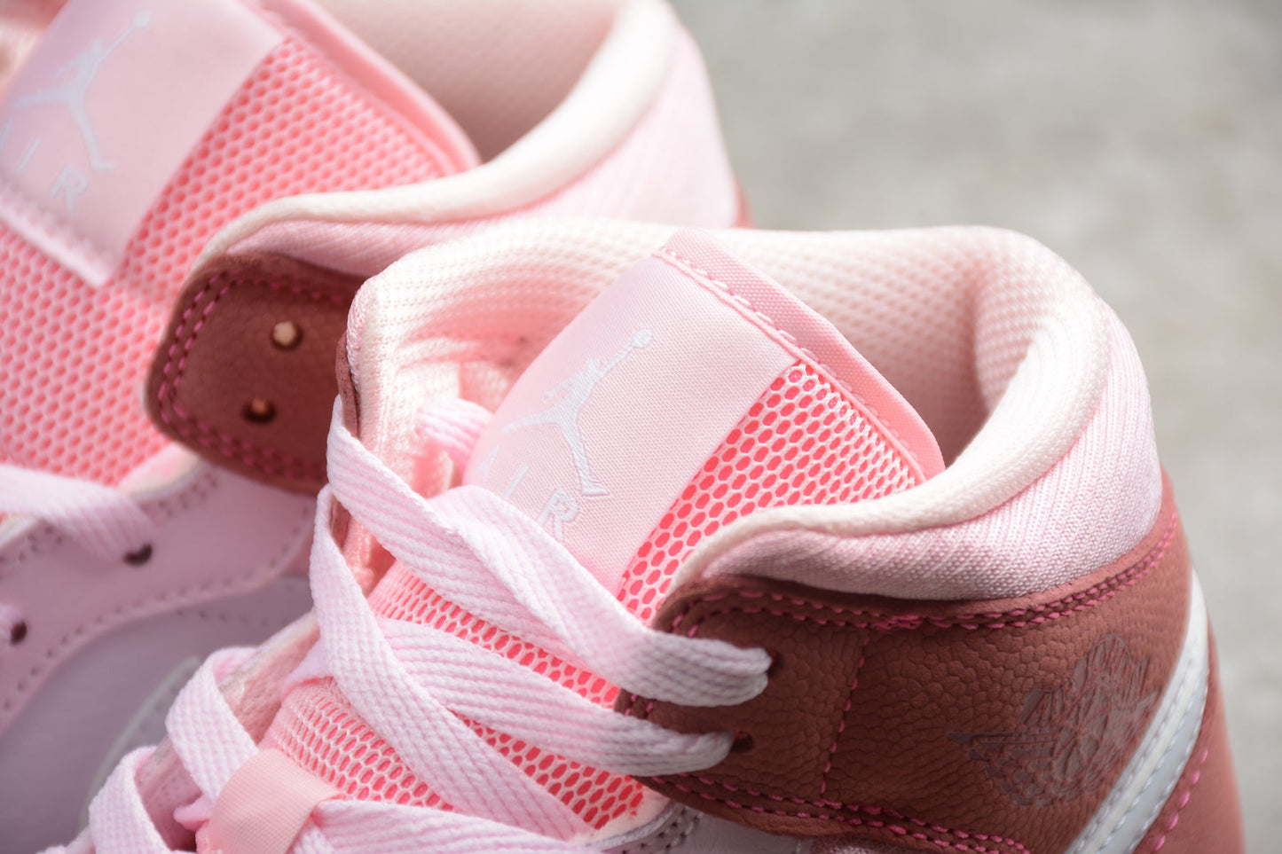 Air Jordan 1 Mid 'Digital Pink'