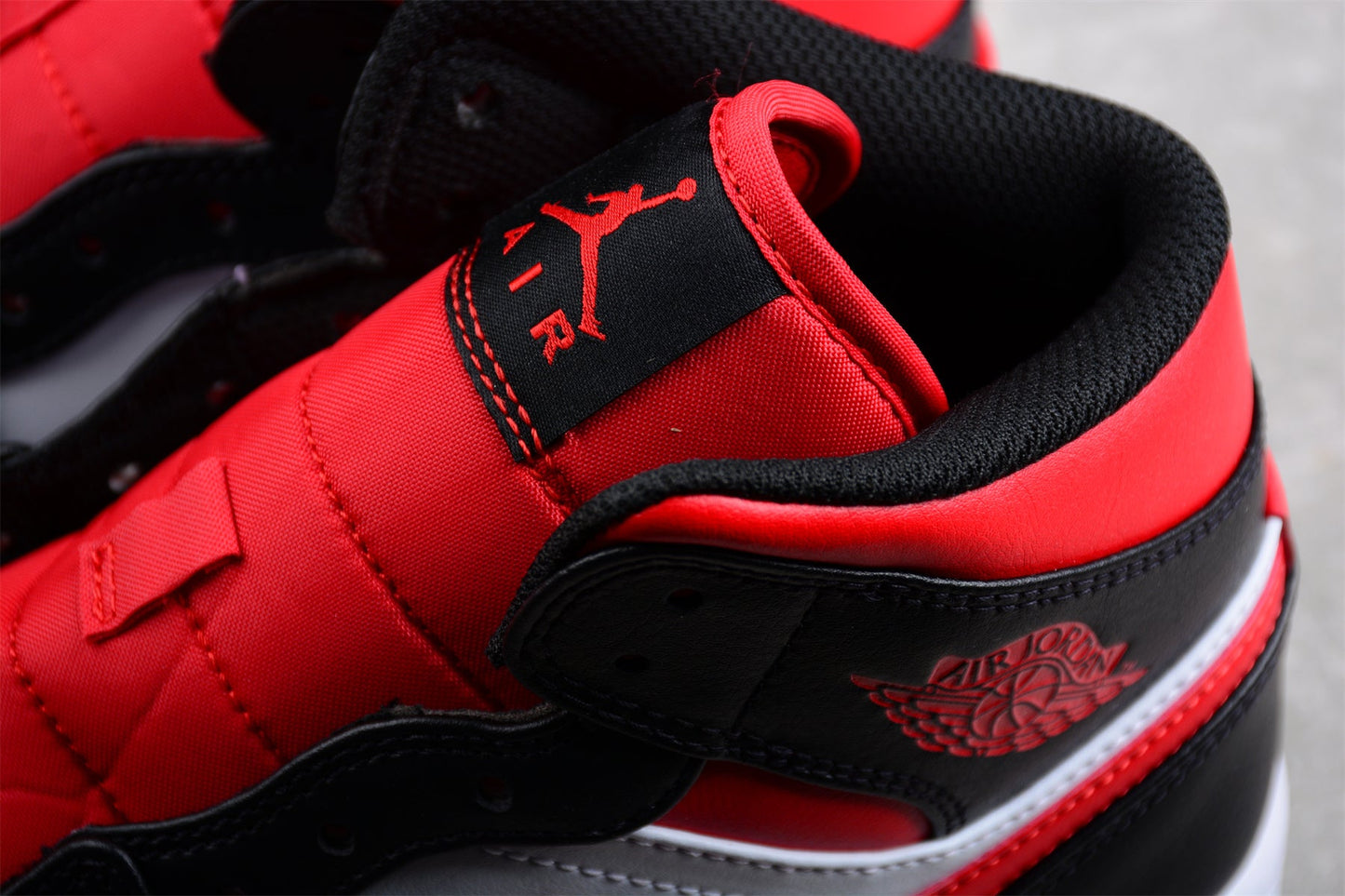 Nike Air Jordan 1 Mid "White Black Red Bred Toe"
