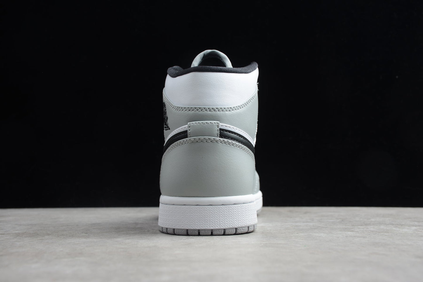 Nike Air Jordan 1 Mid "Light Smoke Grey"