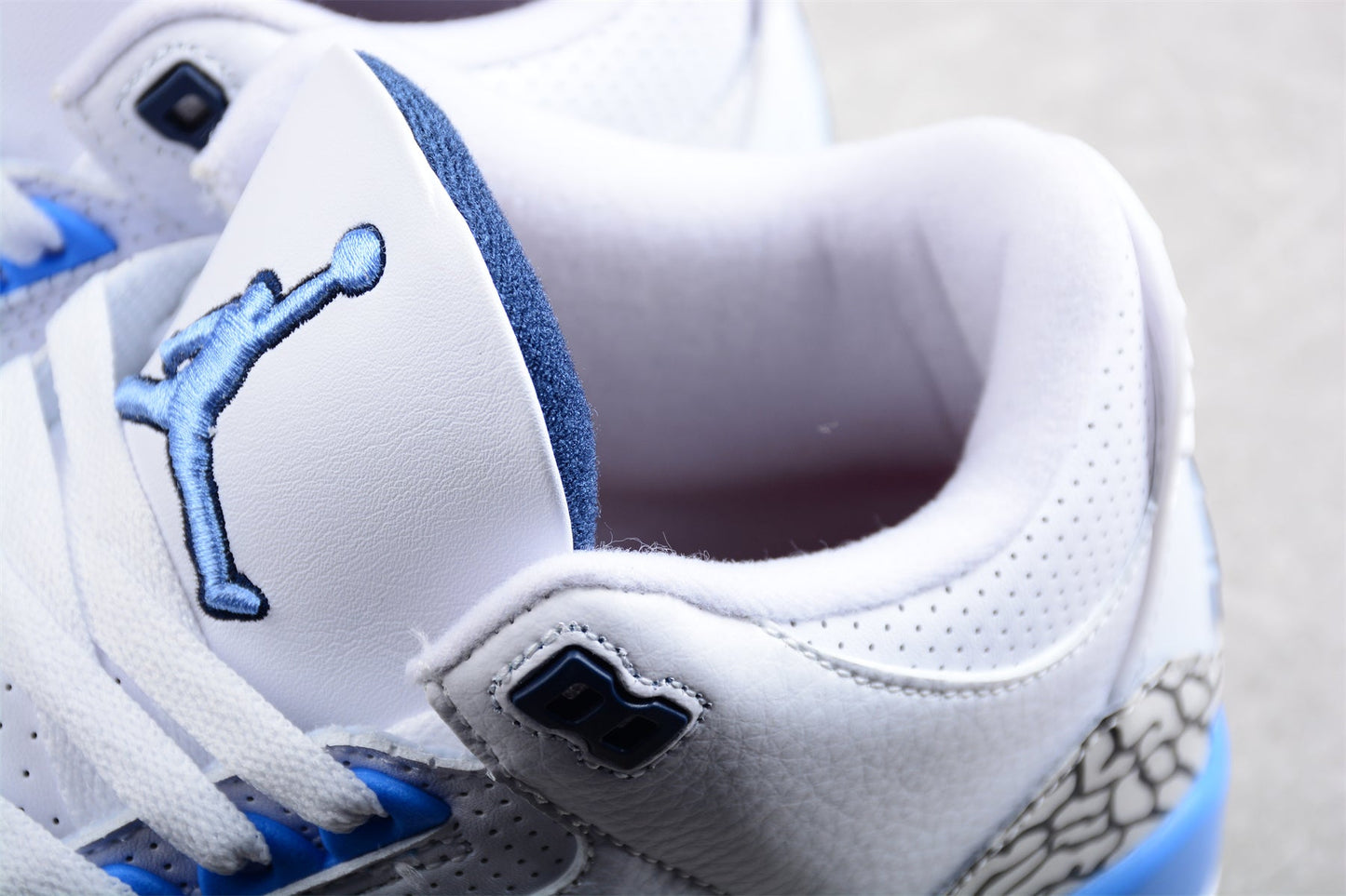 Air Jordan 3 "UNC"