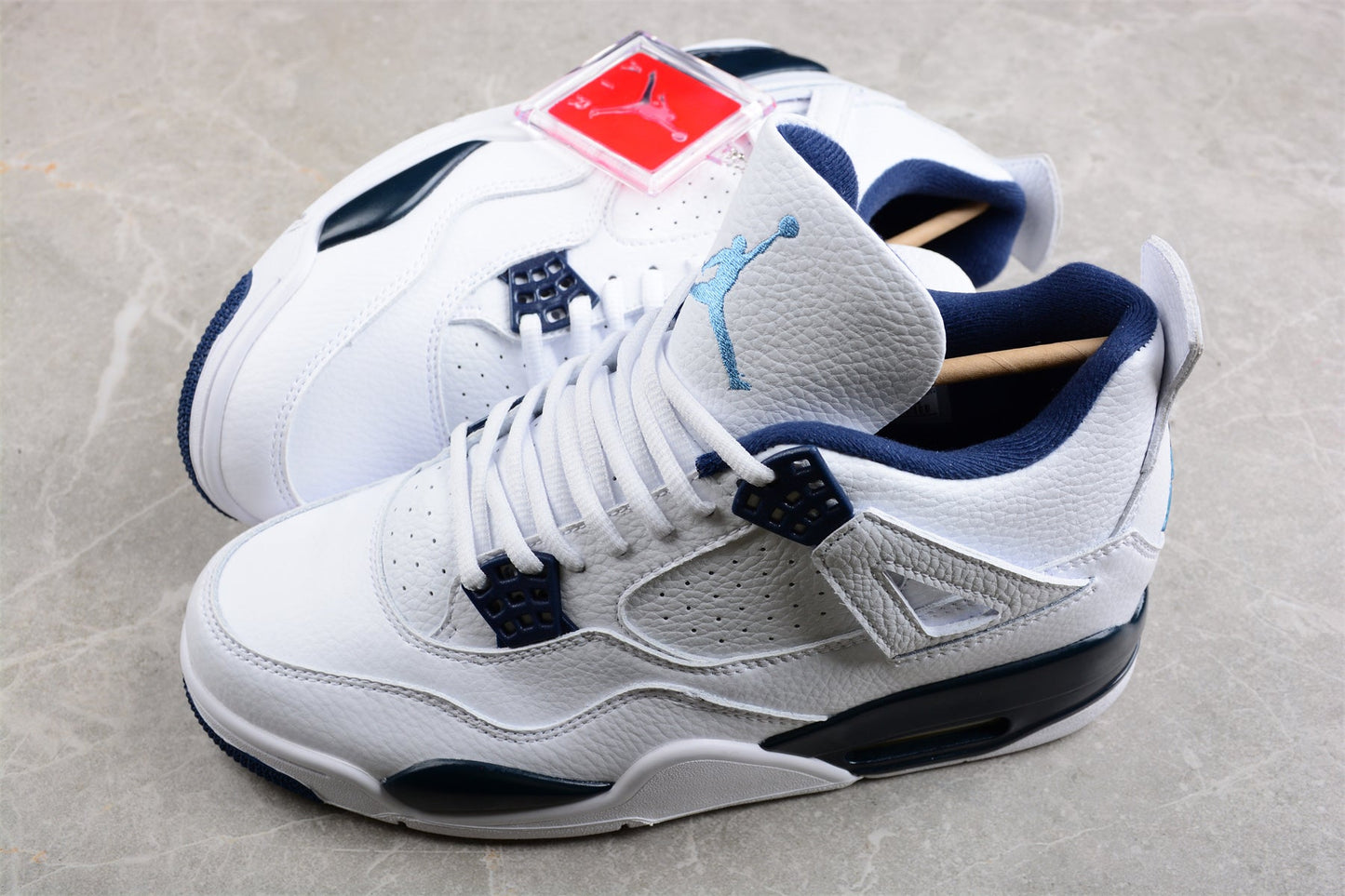 Air Jordan 4 "Columbia"