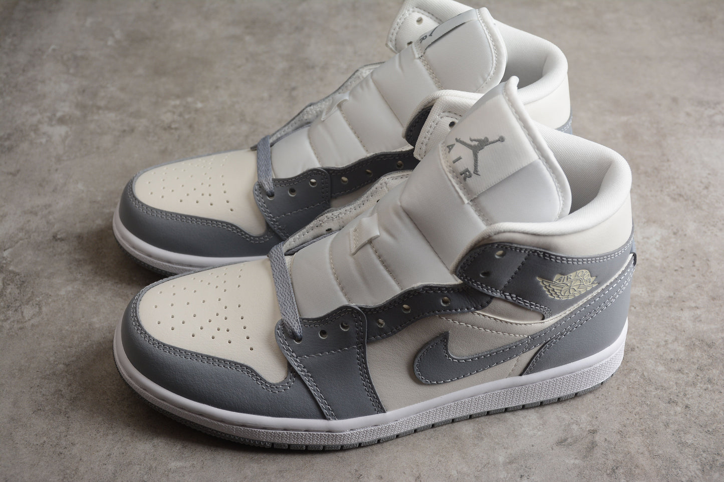 Air Jordan 1 Mid "Stealth Grey"