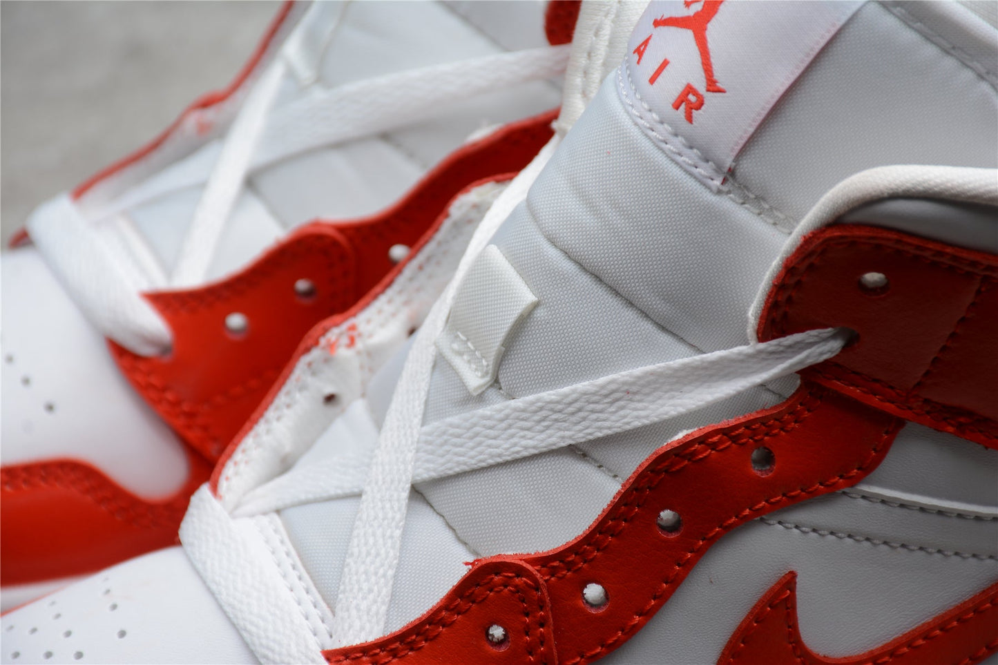 Air Jordan 1 Mid "Syracuse"