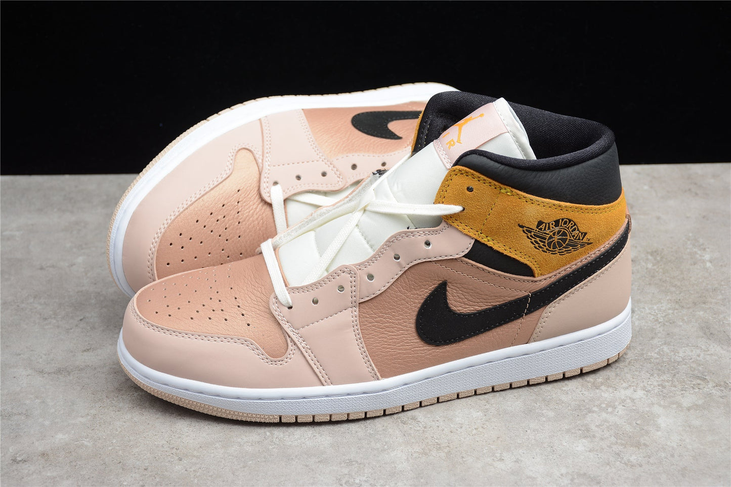 Air Jordan 1 Mid SE “Particle Beige”