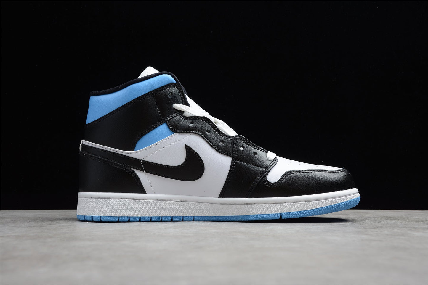 Air Jordan 1 Mid "University Blue Black"
