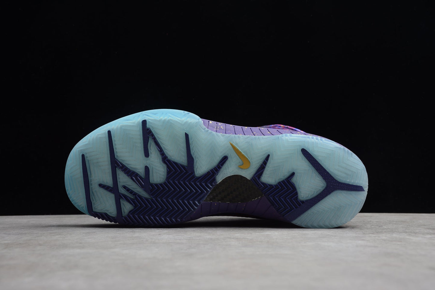 Nike Kobe 4 Protro x Undefeated “Phoenix Suns”